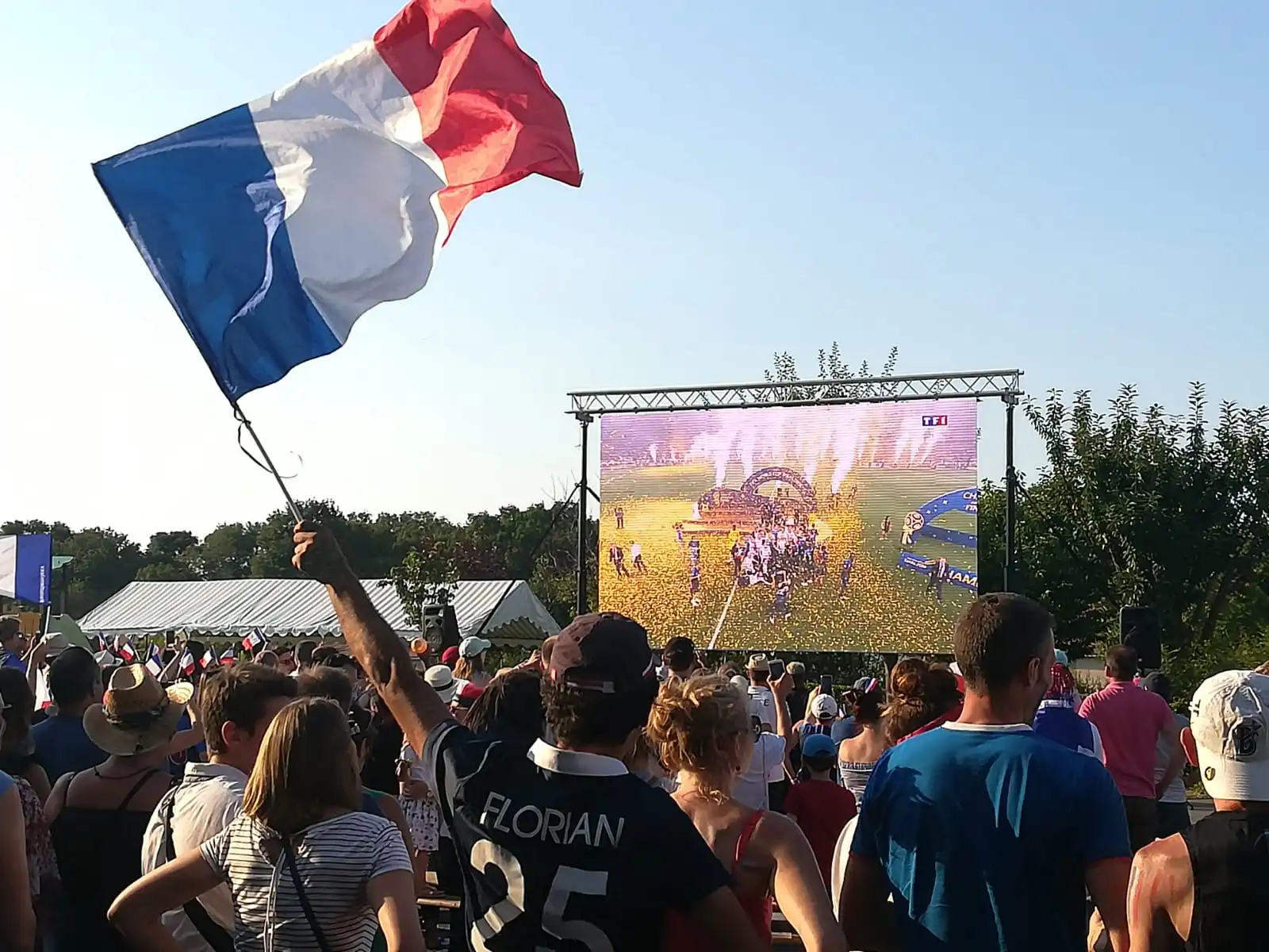 Comment faire une fan zone avec écran géant ?