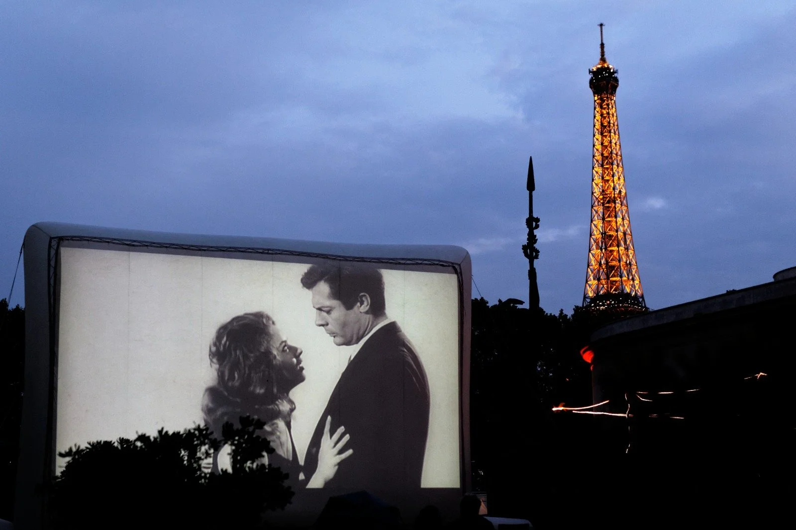 Comment bien choisir son film pour une projection en plein air ?